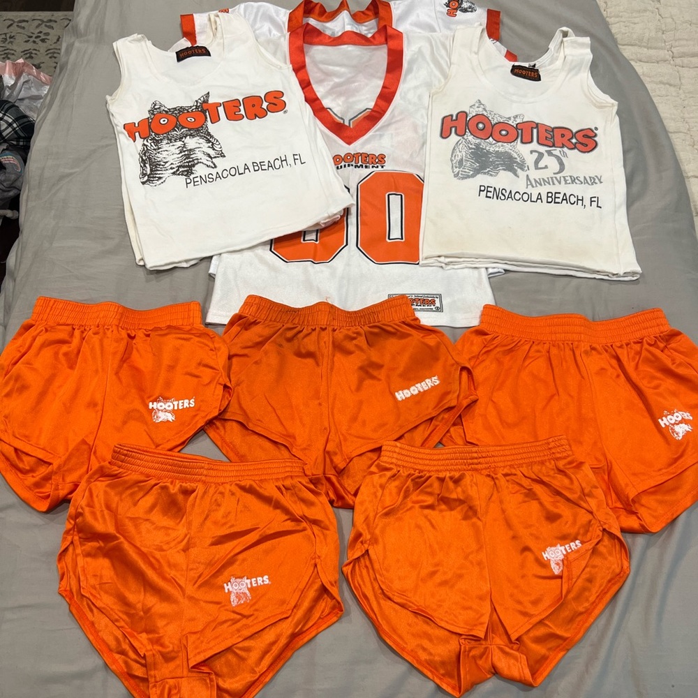 Lots of Hooters outfits/costumes